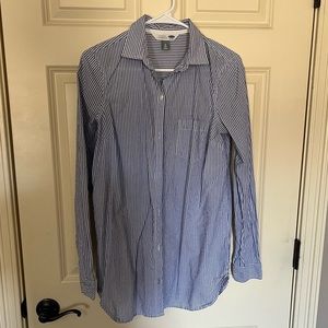 Old navy navy and white striped tunic shirt. Size medium tall.